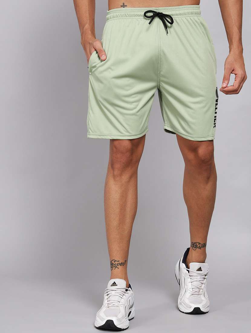 men mid rise typographic printed shorts