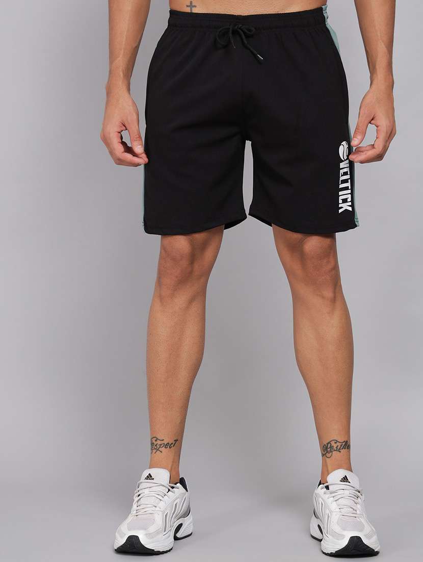 men mid rise typographic printed shorts