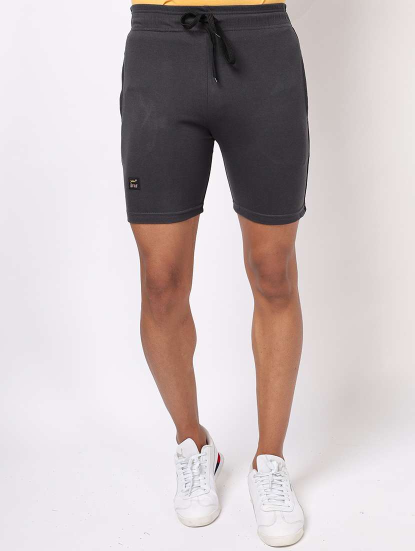 men mid rise solid shorts