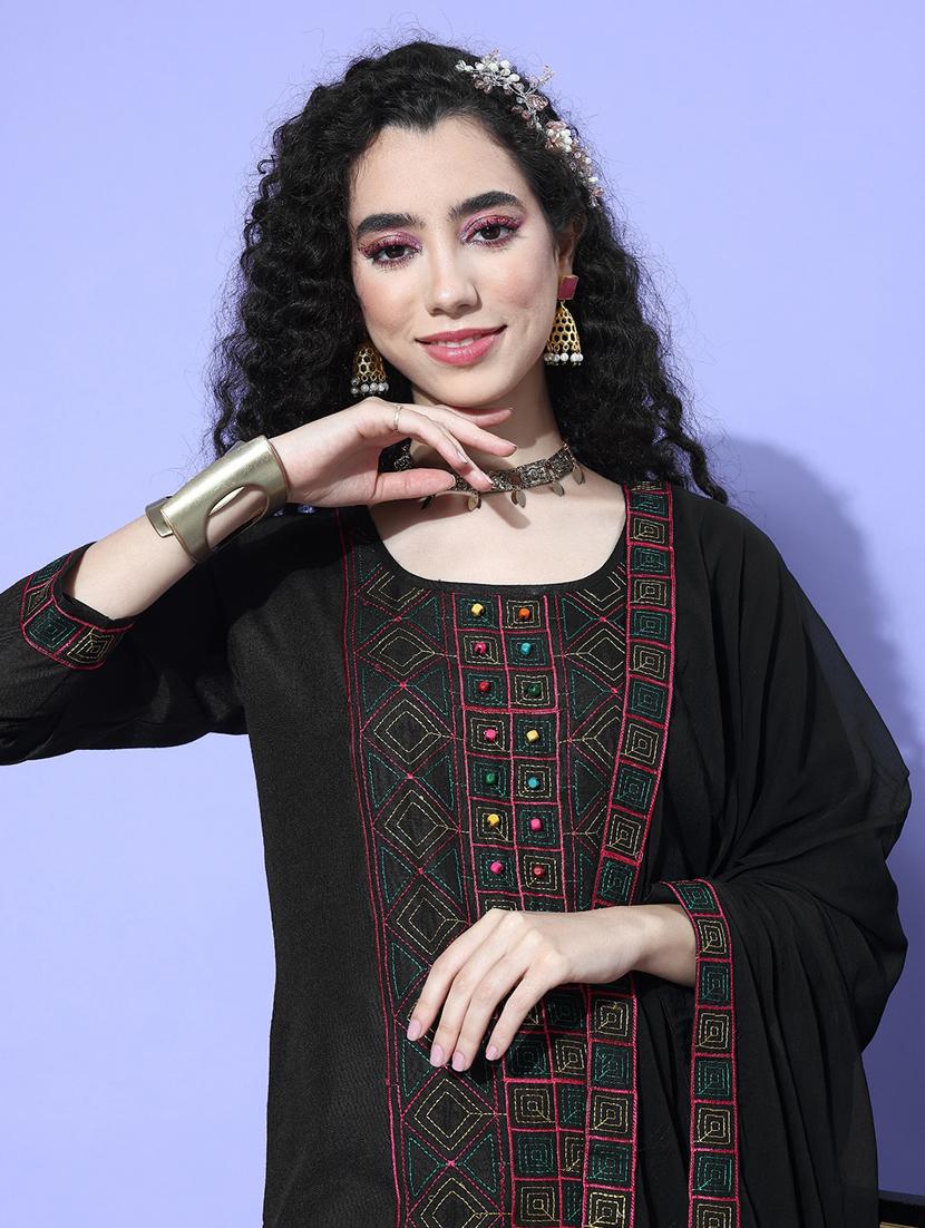 embroidered kurta pant set with dupatta - 20412741 - Standard Image - 4