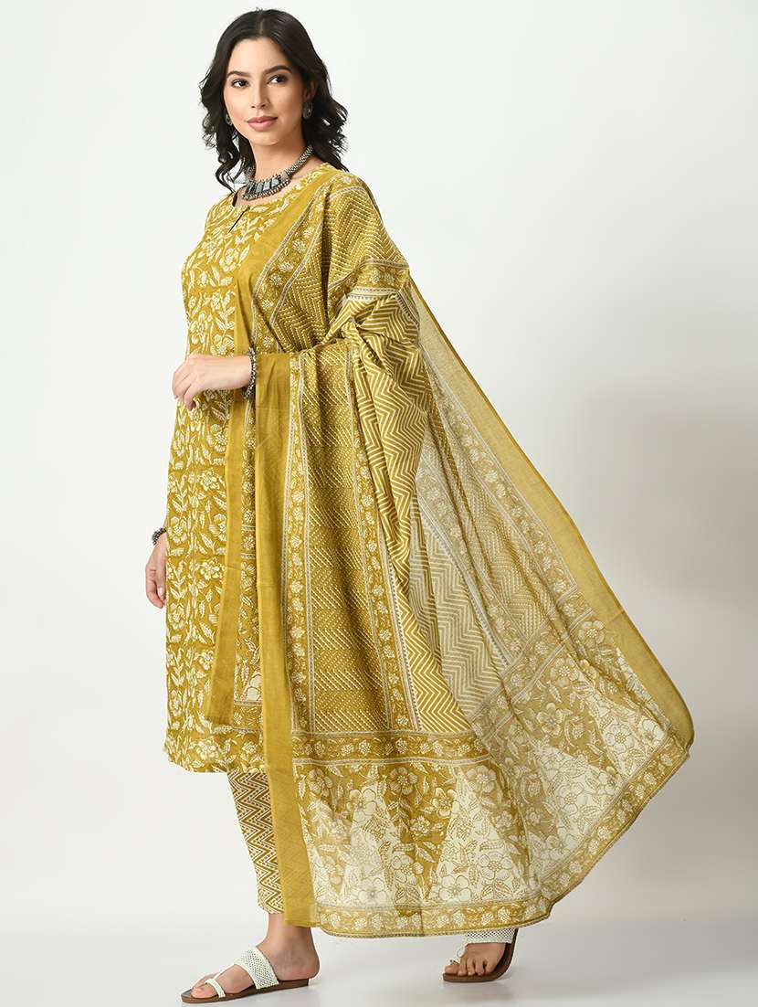 mustard three quarter sleeve kurta pant set - 20416951 - Standard Image - 1