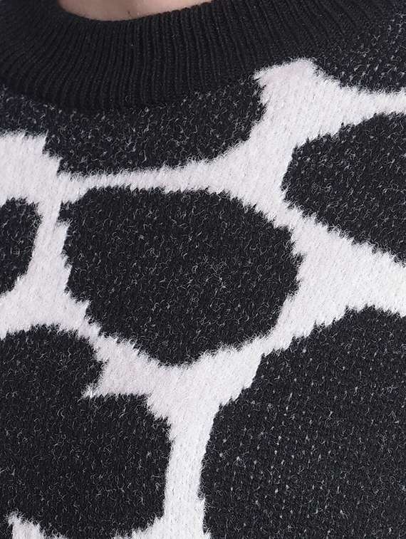 black & white self designed pullover - 20417247 -  Standard Image - 4