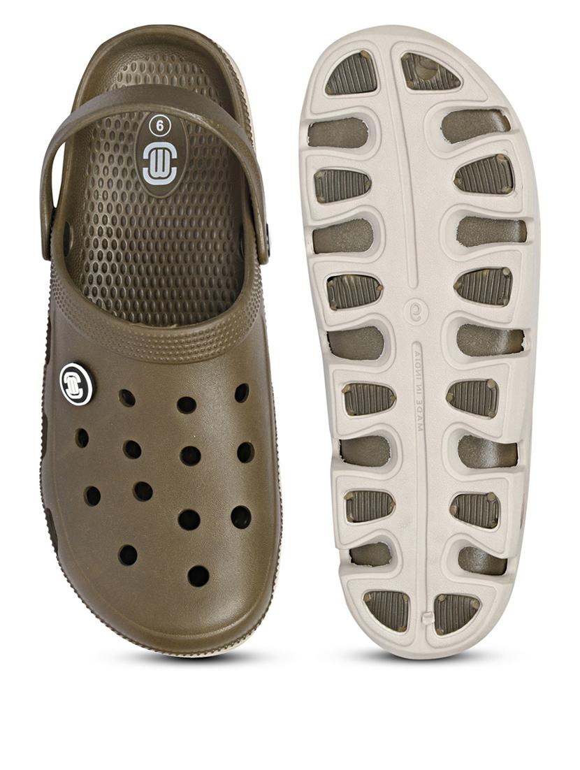men solid olive colored clogs - 20425086 - Standard Image - 4
