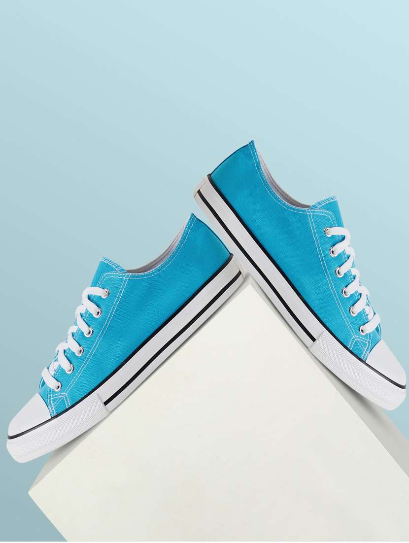 men solid blue lace up sneaker