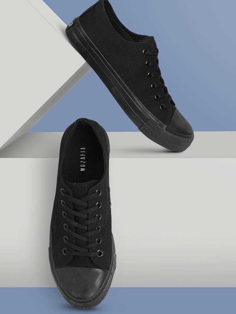 men solid black lace up sneaker
