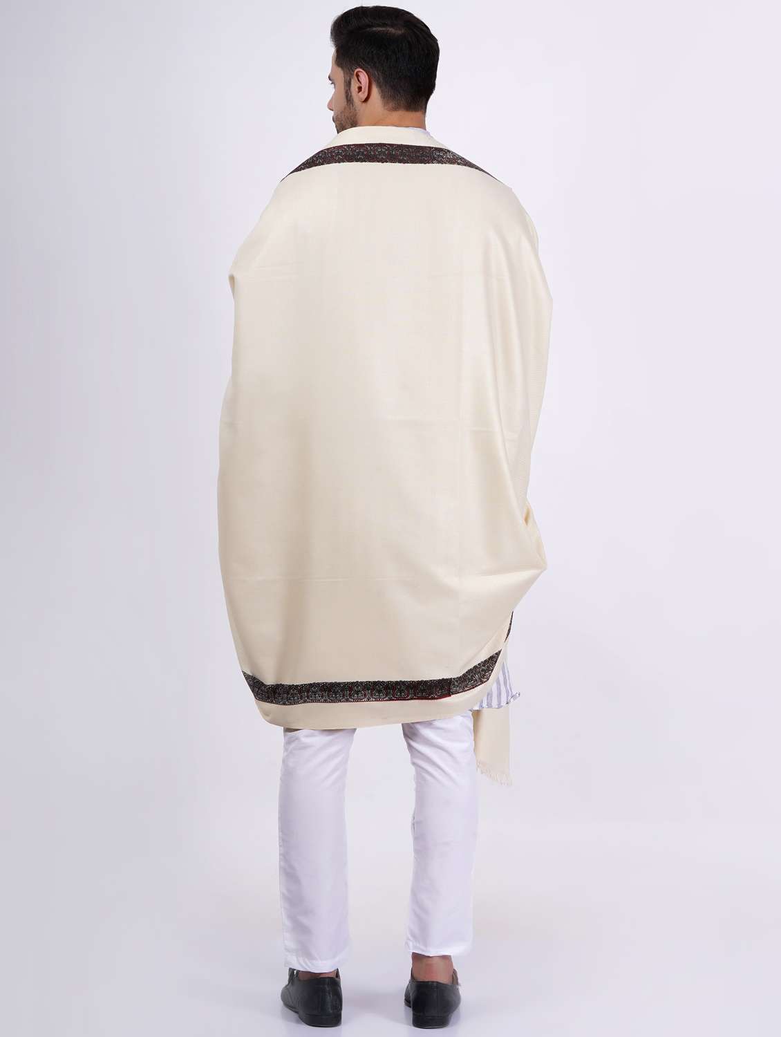 men self designed beige wool jamavar shawl - 20426887 -  Standard Image - 4