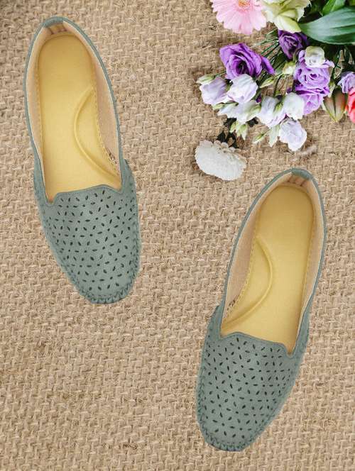 women slip on ballerina