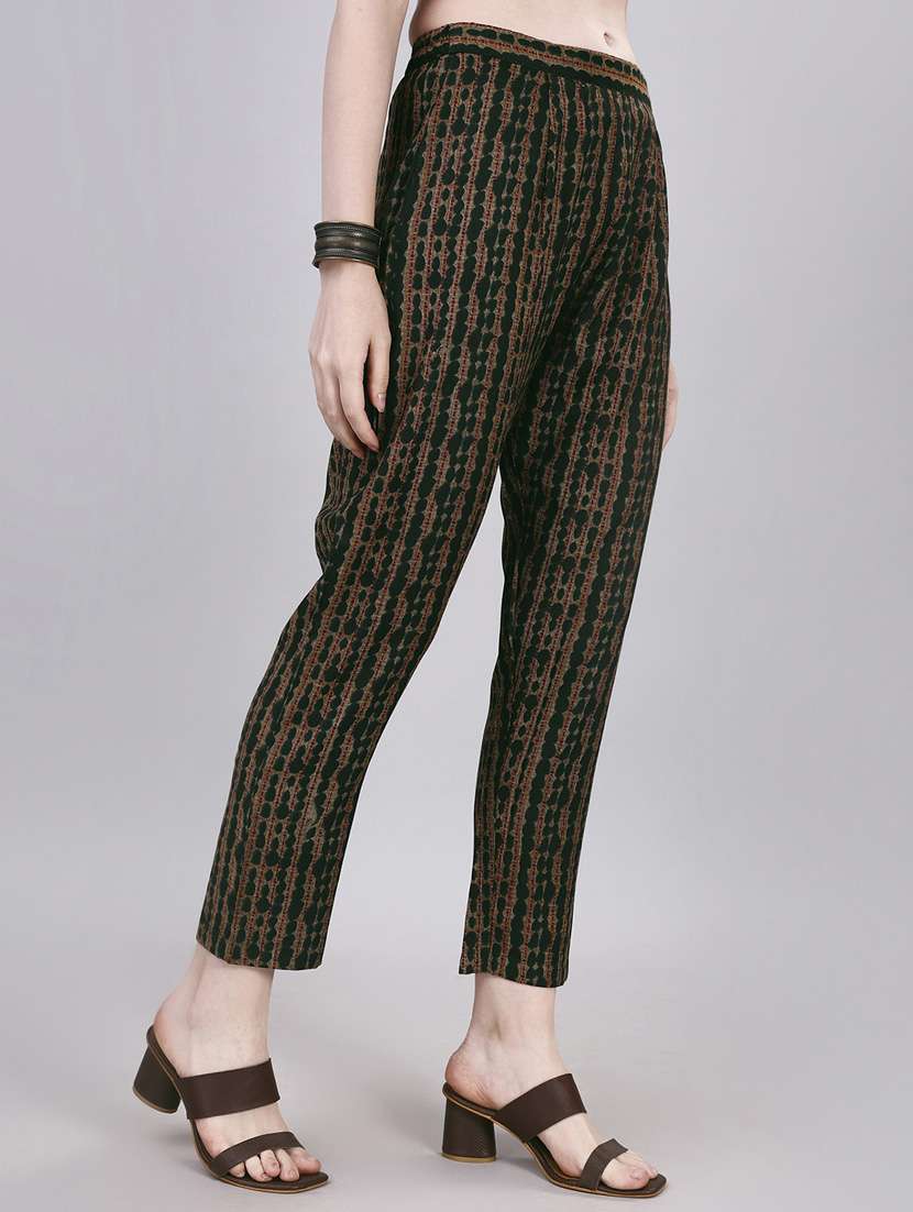 women green notch neck kurta pant set - 20451388 -  Standard Image - 4