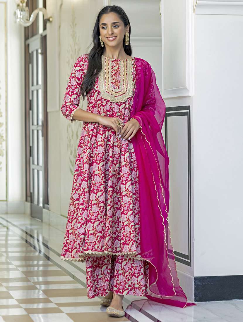 women pink round neck kurta palazzo set with dupatta