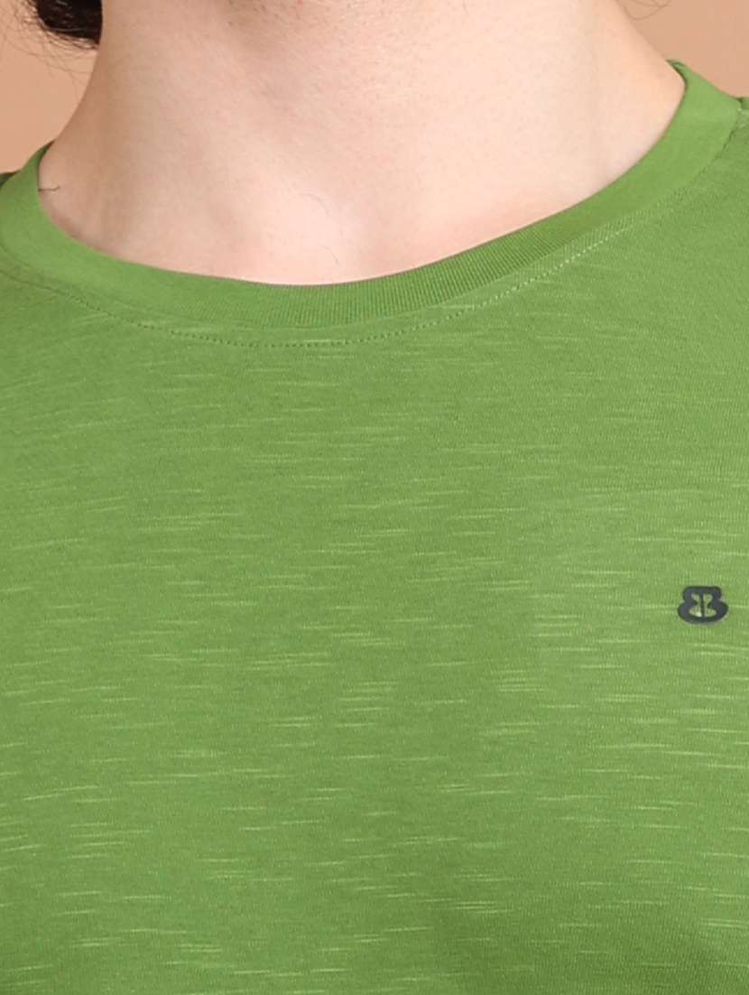 men round neck solid regular t-shirt - 20478530 - Standard Image - 4
