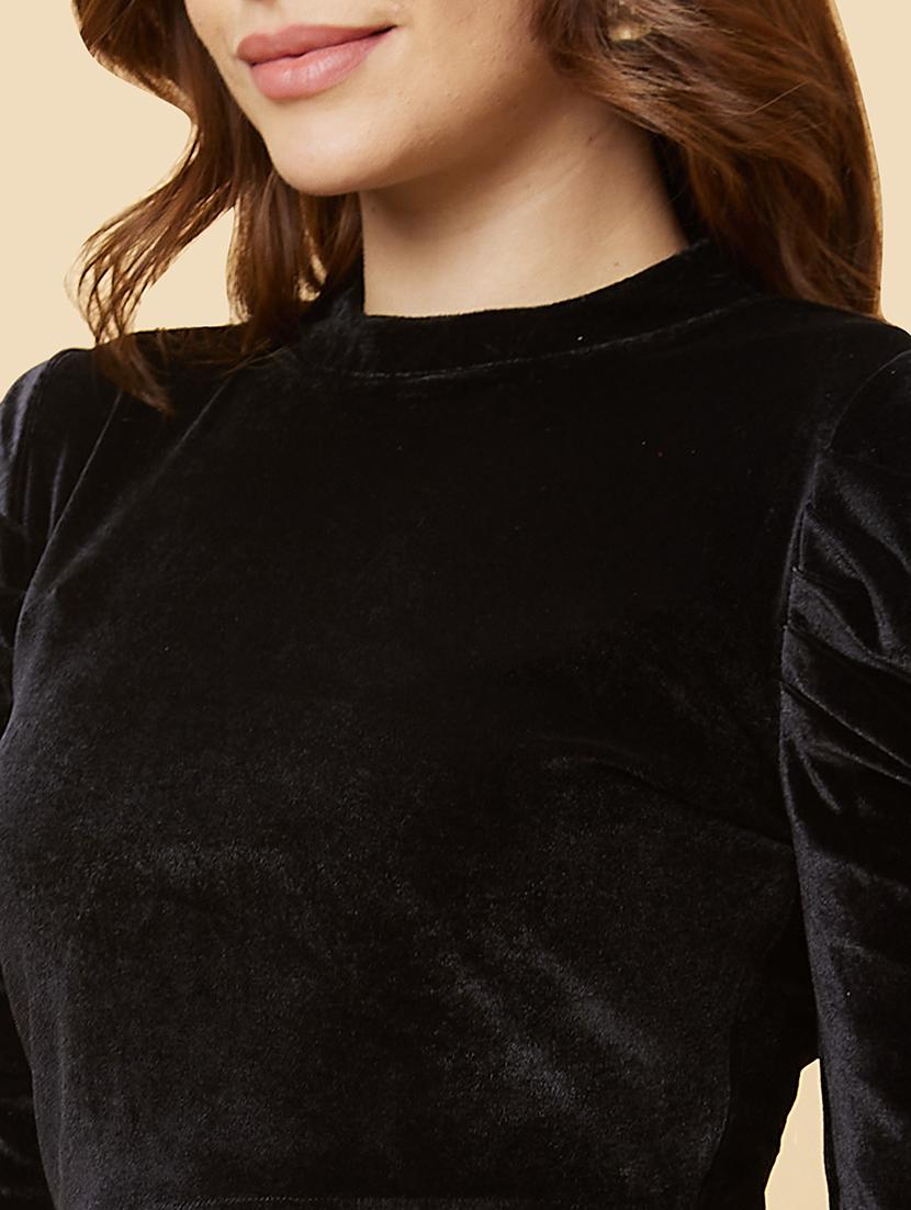 globus women black mock neck fitted velvet party crop top - 20485884 - Standard Image - 4