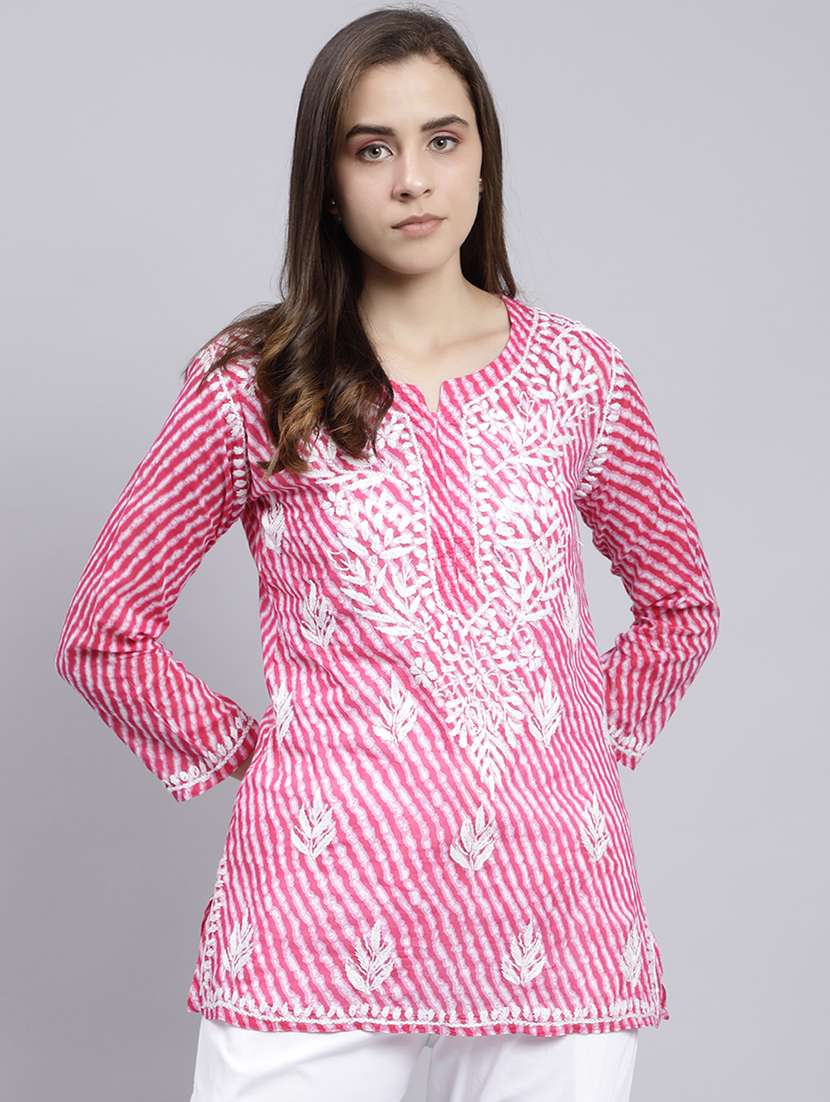 pink leheriya print straight kurti