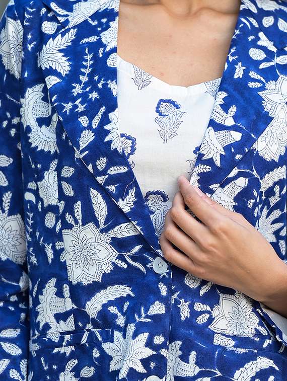 blue floral print blazer and trouser set - 20490969 -  Standard Image - 4