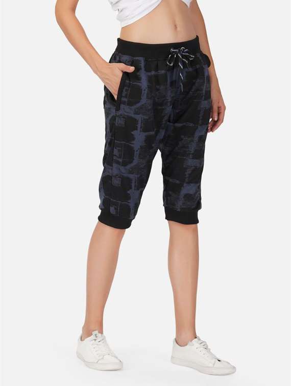 multi colored printed capri - 20501419 - Standard Image - 1