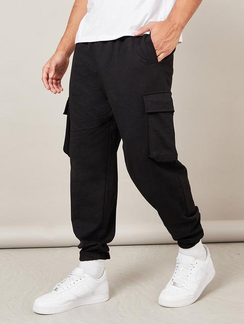 men balck solid mid rise jogger - 20509311 - Standard Image - 0