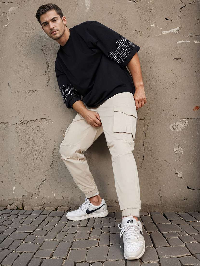 men solid mid rise regular fit cargo