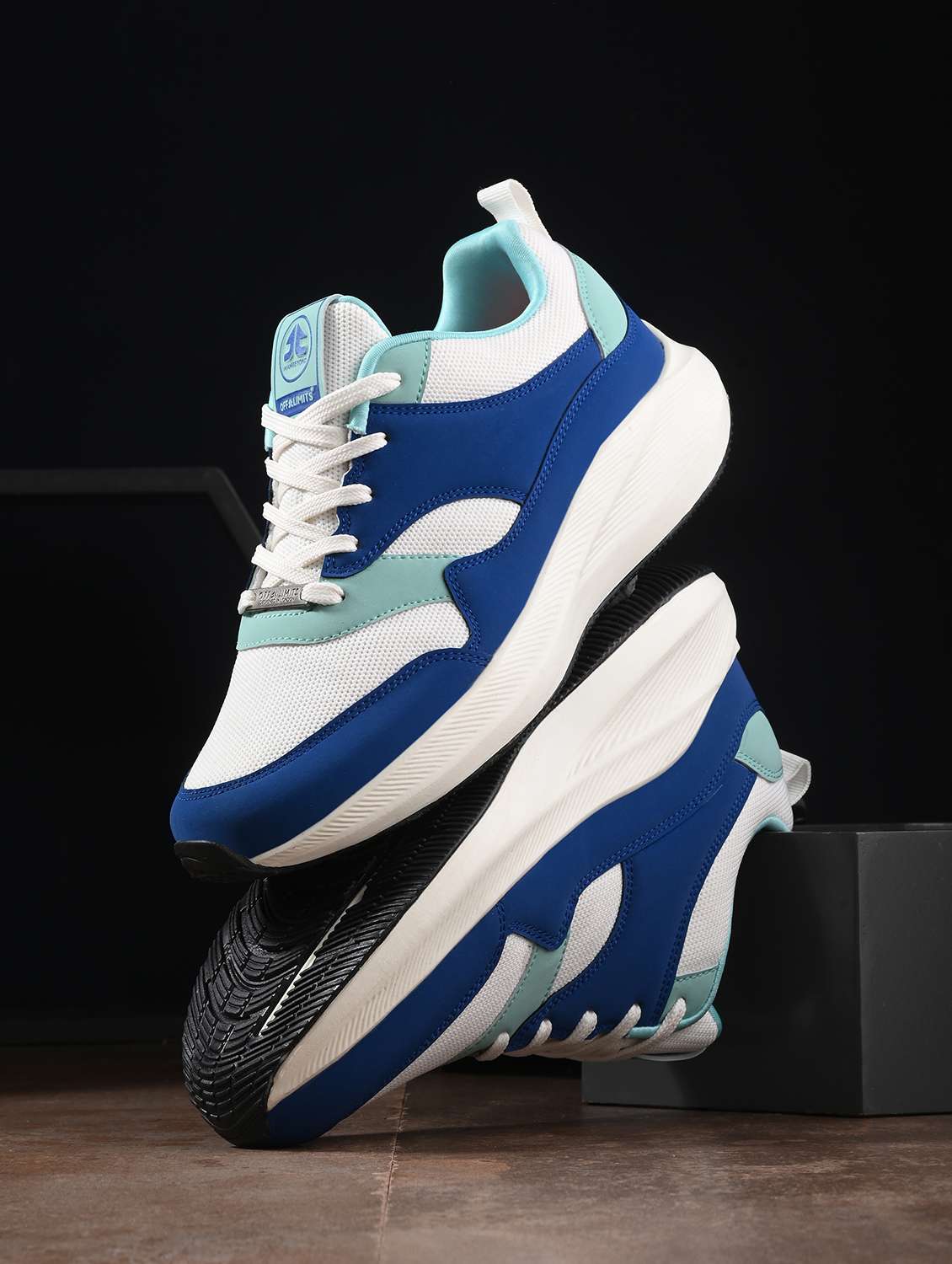 women color blocked lace-up sports shoe
