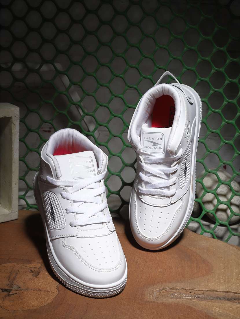 boys white lace up sneaker