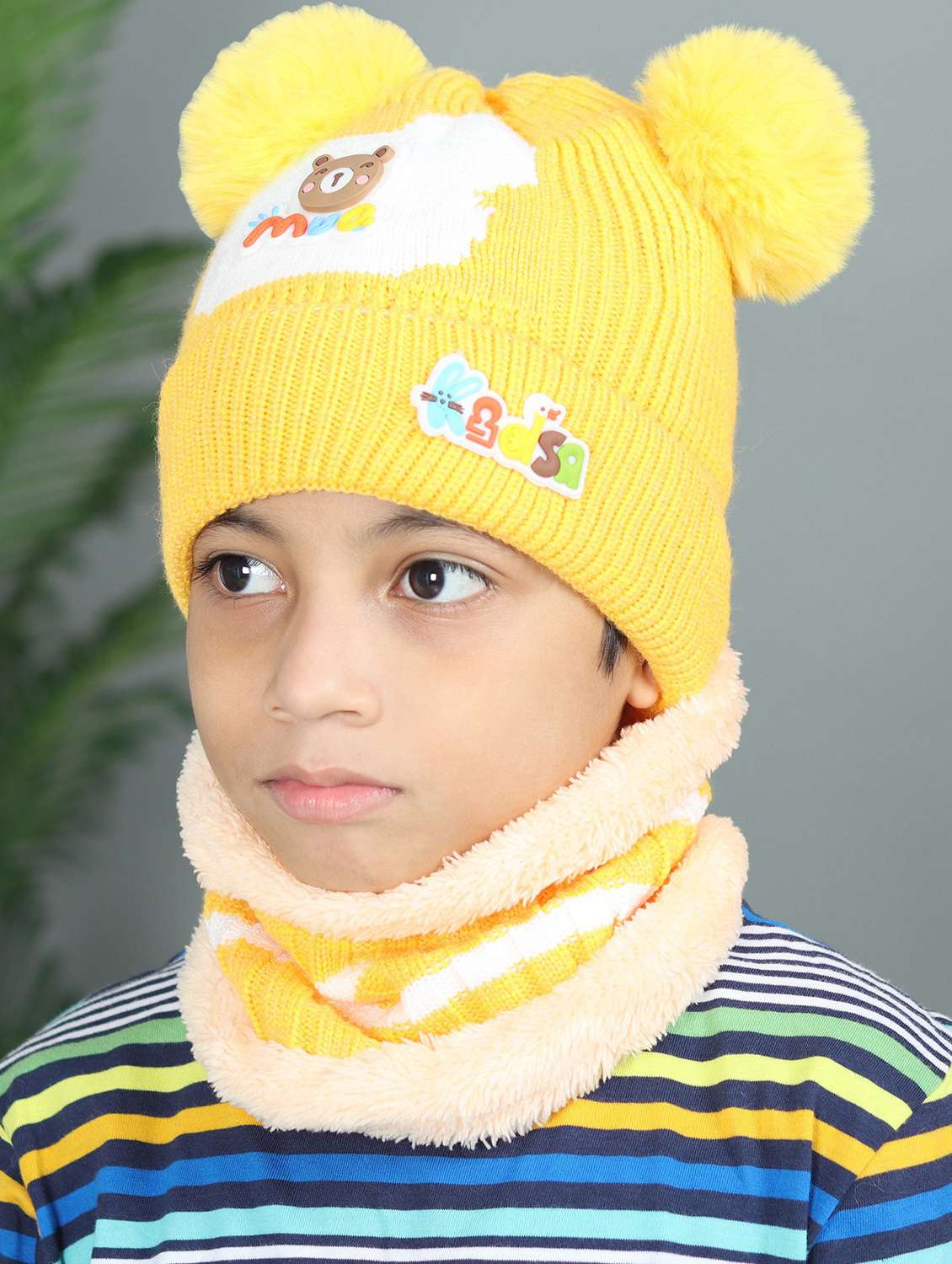 kids cap with neck muflar - 20562833 -  Standard Image - 1