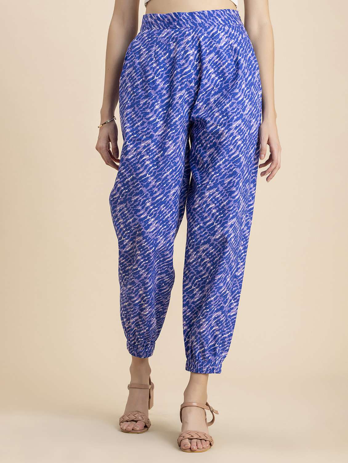 women blue printed peg trouser