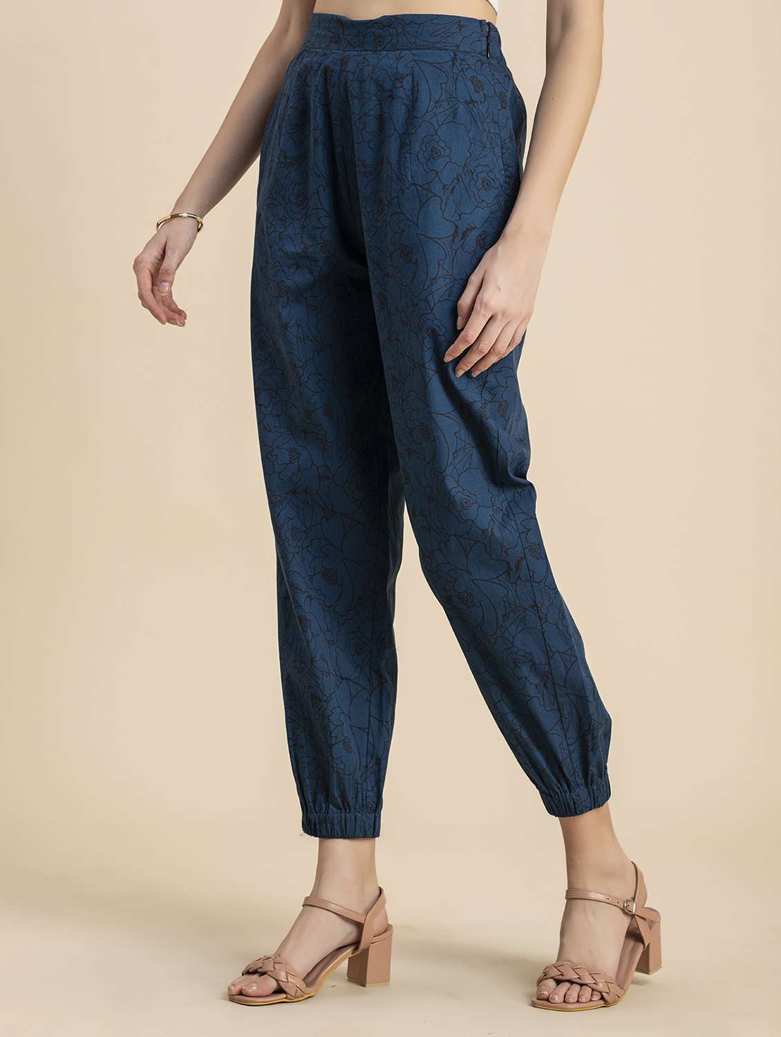 women floral print peg trouser - 20571357 -  Standard Image - 1