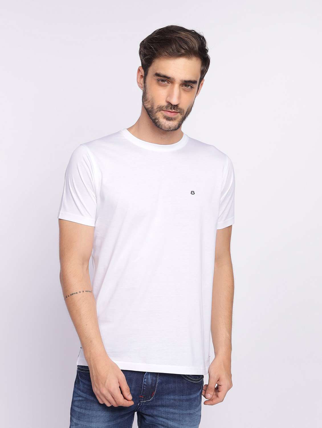man solid white t-shirt
