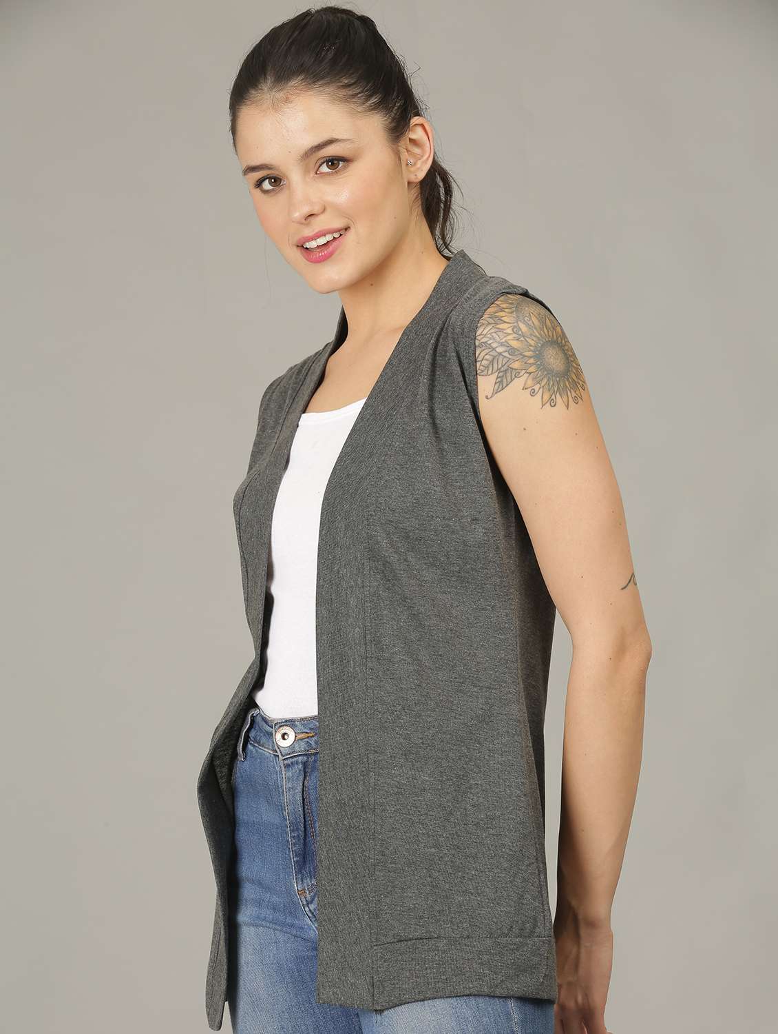 women solid sleeveless shrug