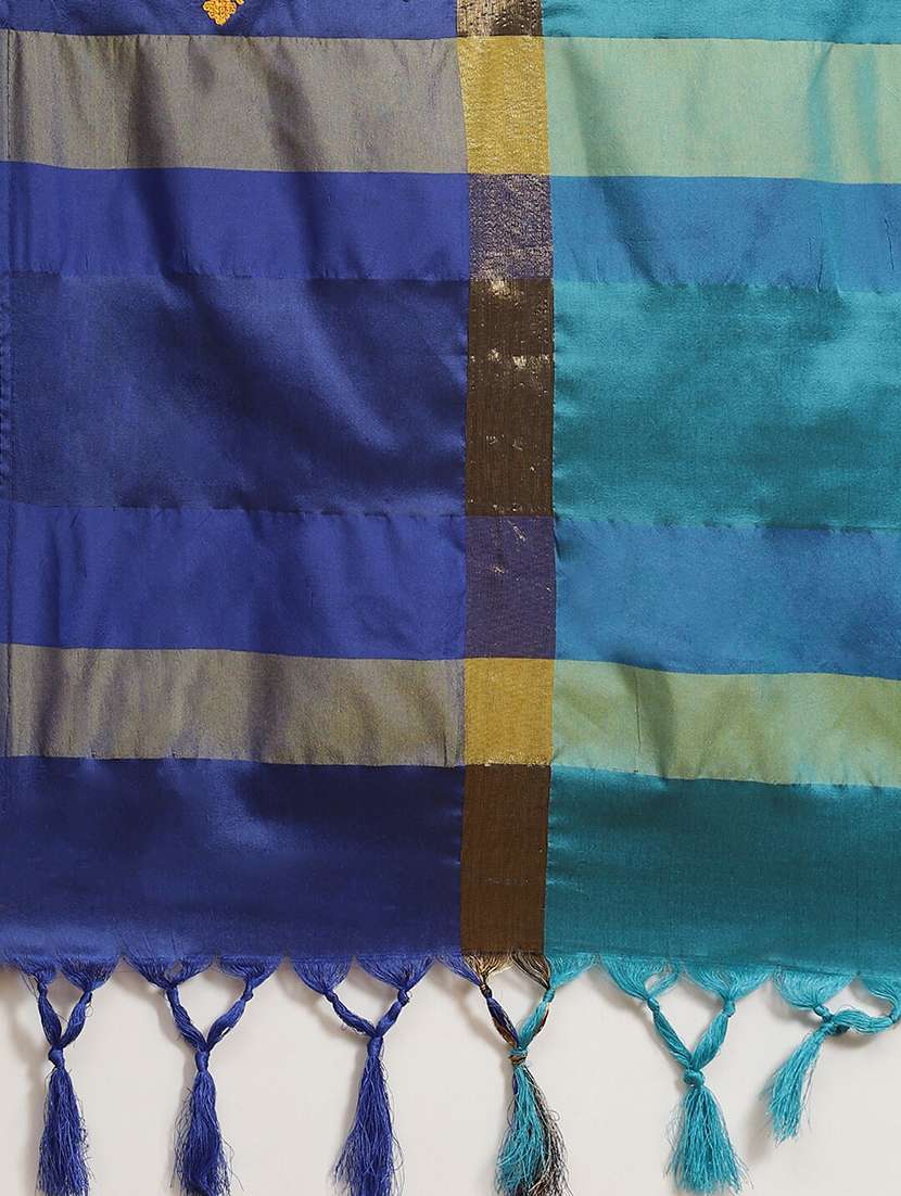 women light blue embroidered saree with blouse - 20604263 -  Standard Image - 4