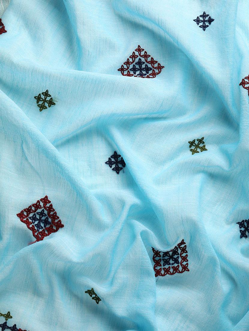 women light blue embroidered saree with blouse - 20604328 - Standard Image - 4