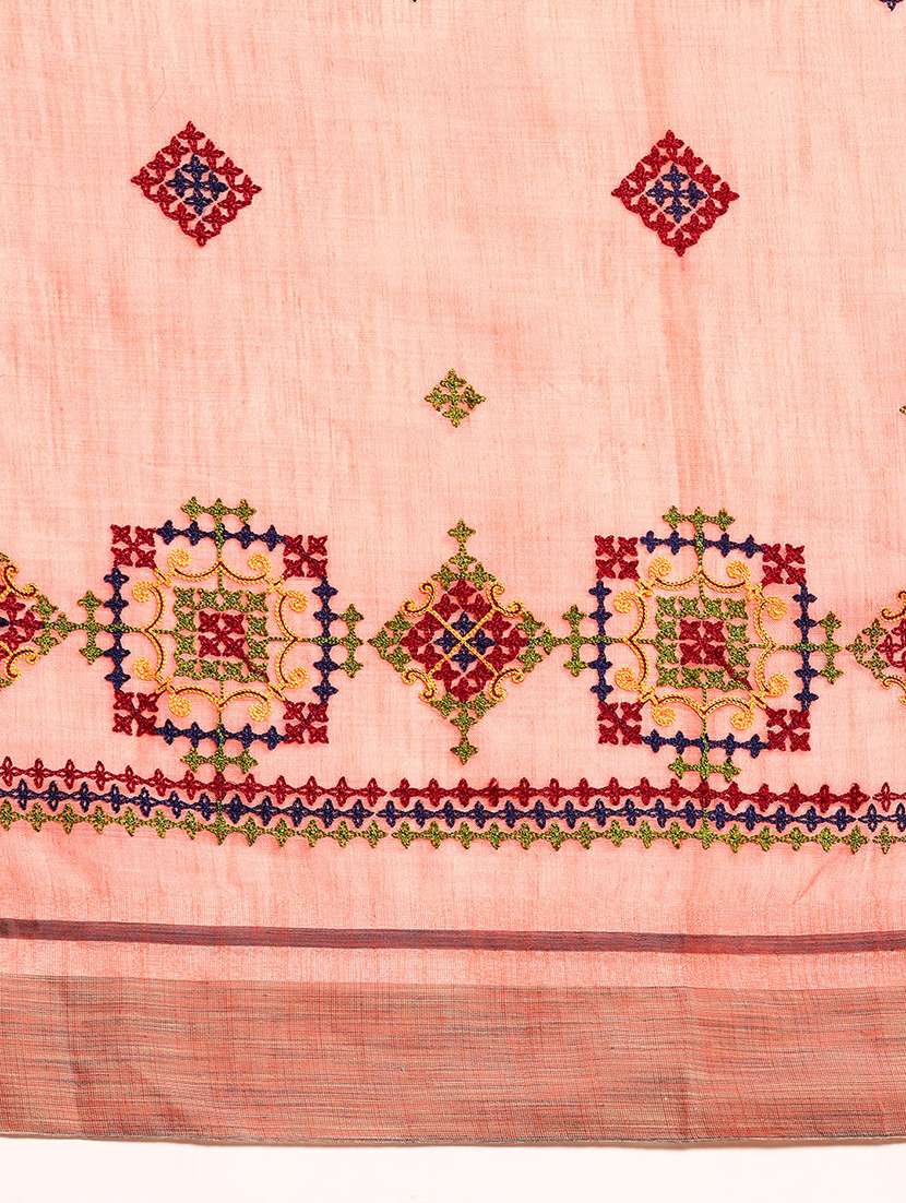women peach embroidered saree with blouse - 20604338 - Standard Image - 4