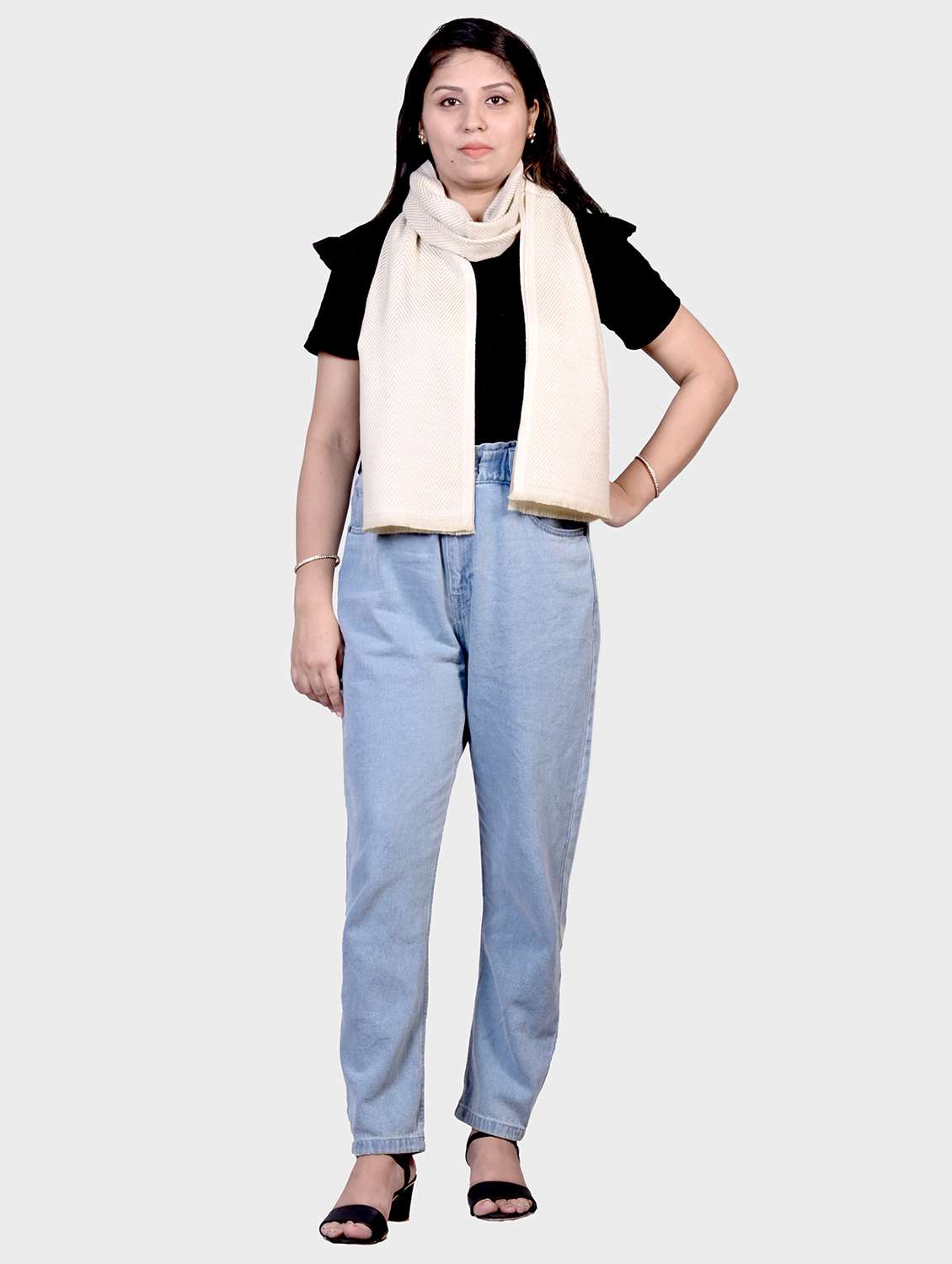 women beige wool muffler