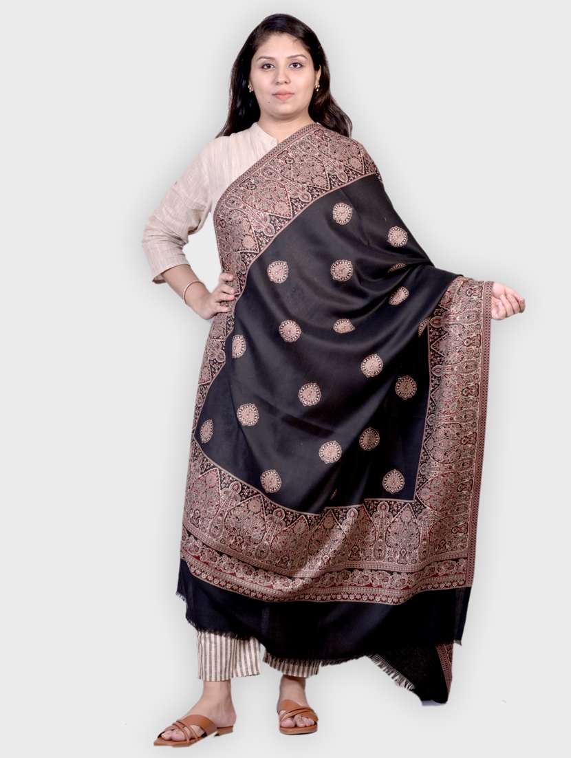 women self designed woolen shawl