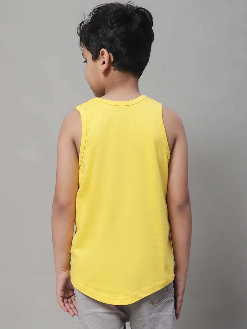 boy printed vest - 20612677 - Standard Image - 4