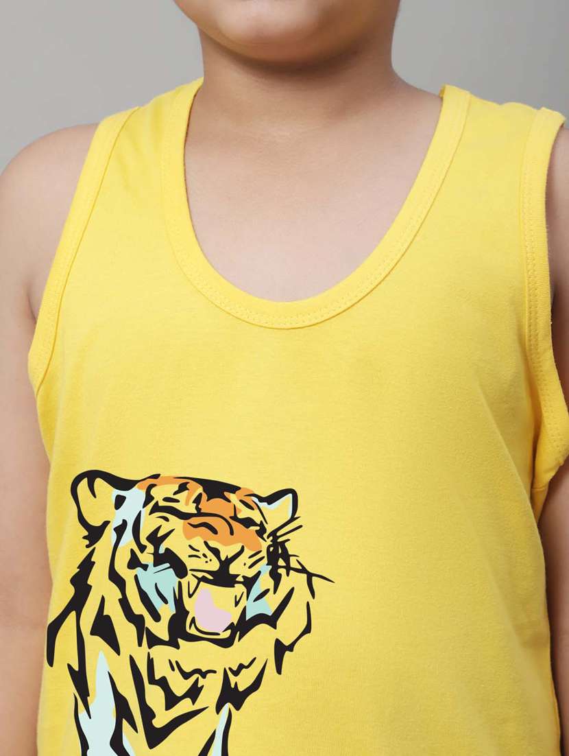 boy printed vest - 20612677 - Standard Image - 6