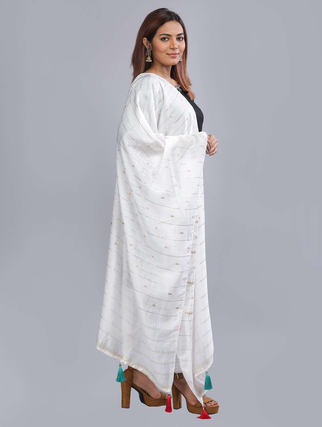 white self design dupatta - 20644730 - Standard Image - 1
