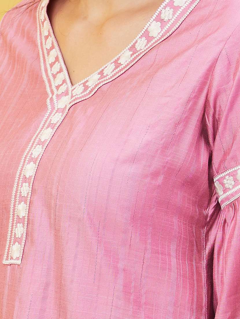 women embroidered a-line kurta - 20646085 -  Standard Image - 4