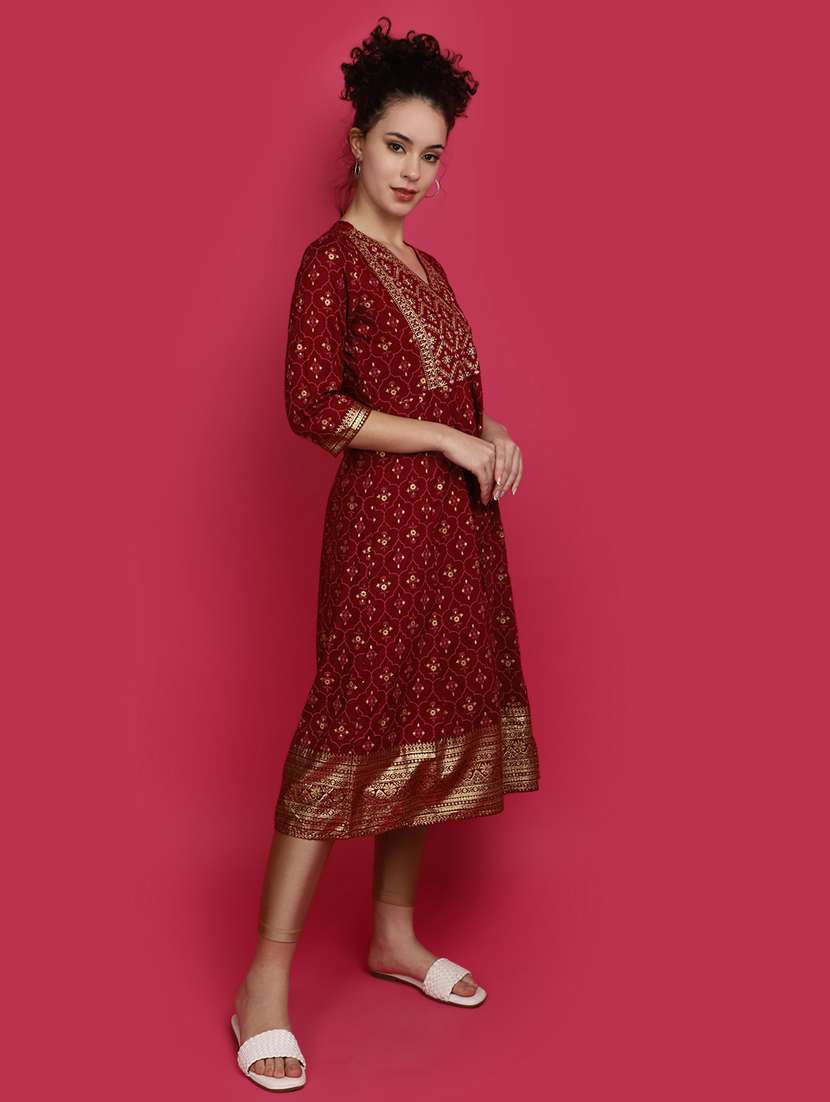 maroon three quarter sleeve straight kurta - 20685934 -  Standard Image - 1