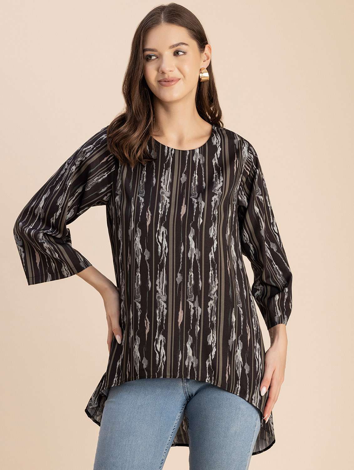 women printed round neck high low top