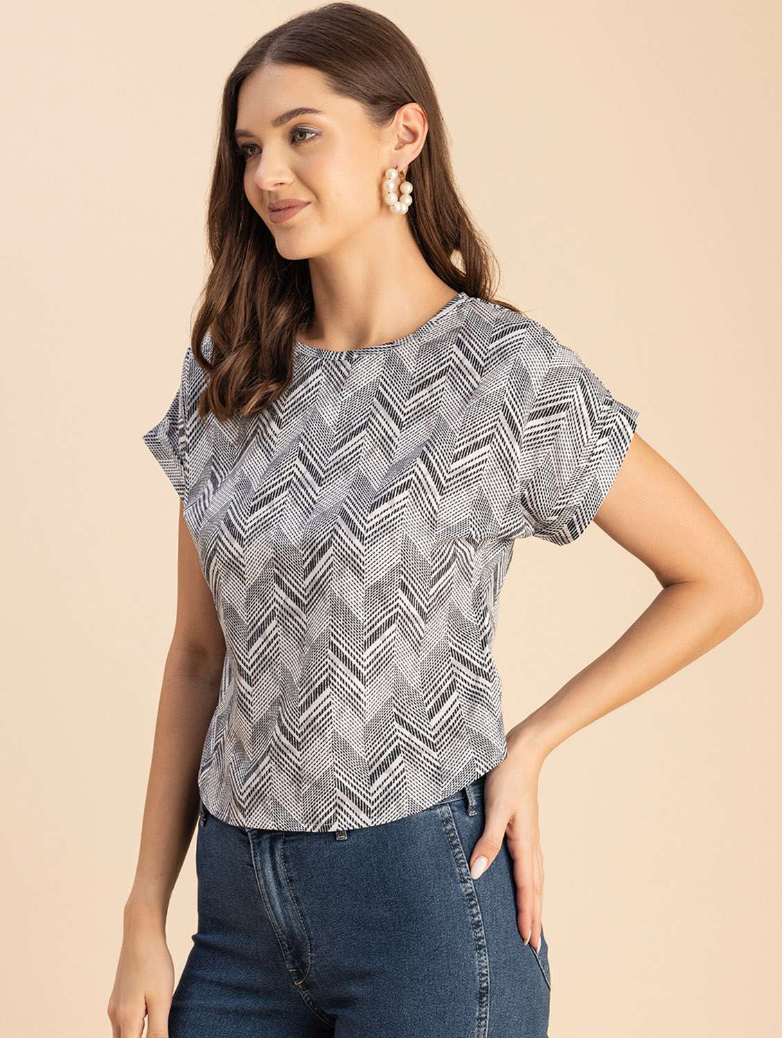 women geometric print round neck top - 20694905 -  Standard Image - 1