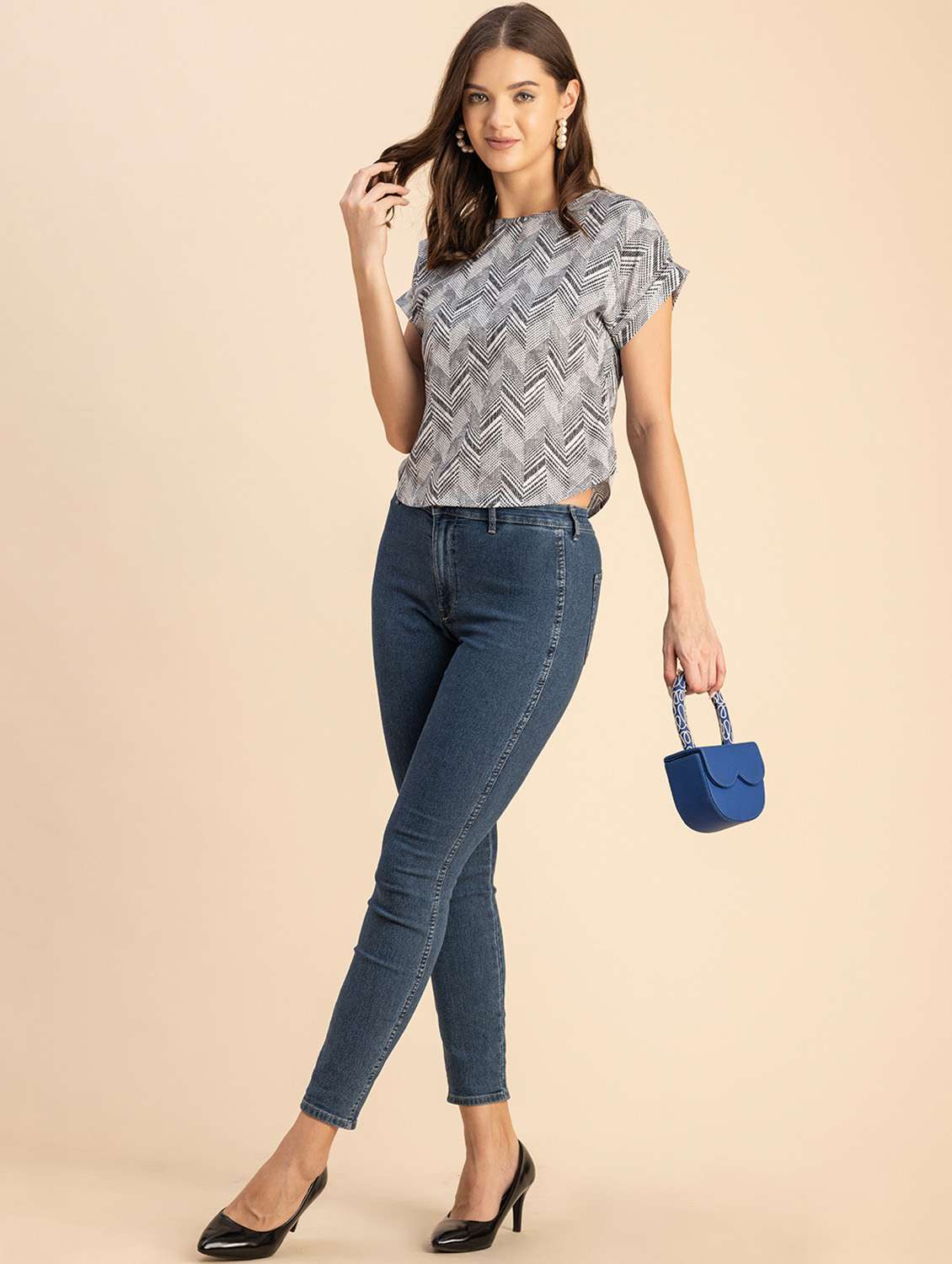 women geometric print round neck top - 20694905 -  Standard Image - 4