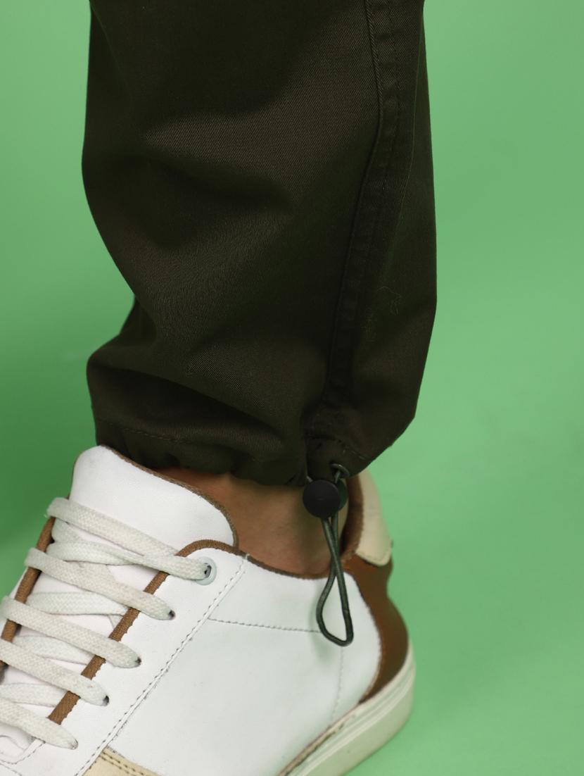 men olive solid mid rise jogger - 20725253 - Standard Image - 4