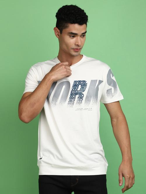 men round neck chest print t-shirt - 20728125 - Standard Image - 0