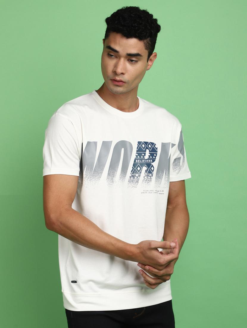 men round neck chest print t-shirt - 20728125 - Standard Image - 1