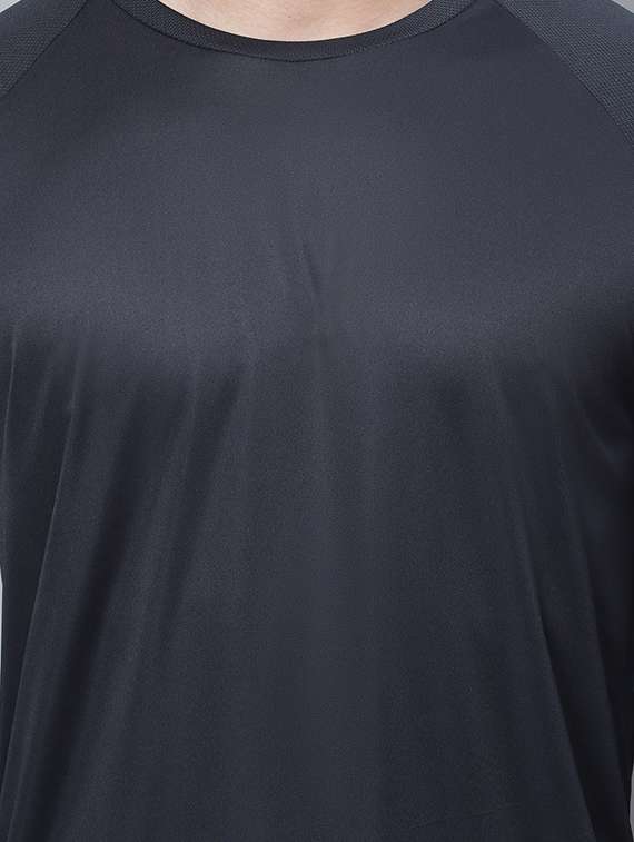 men black round neck t-shirt - 20757330 - Standard Image - 4