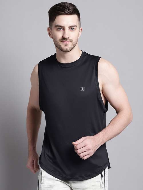 men black round neck t-shirt - 20757333 - Standard Image - 0