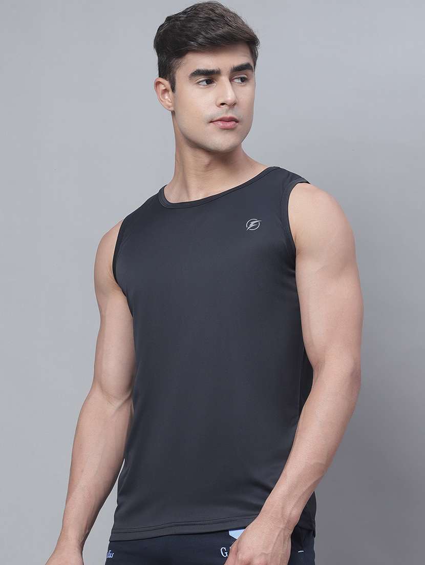 men black round neck t-shirt - 20757348 - Standard Image - 1
