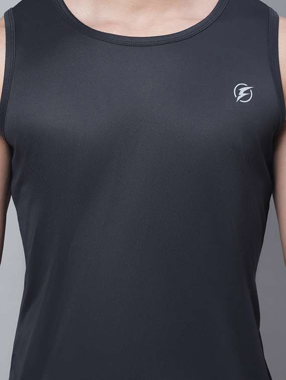 men black round neck t-shirt - 20757348 - Standard Image - 4