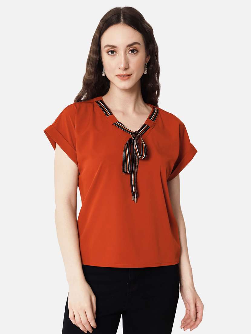 women rust solid v-neck regular top