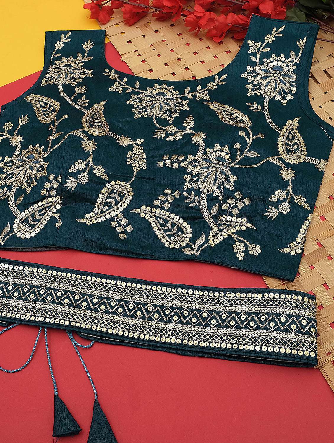 women sequined bordered saree - 20811821 - Standard Image - 4