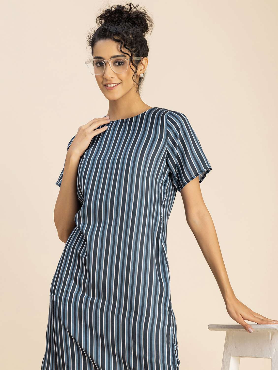 women blue stripes printed straight dress - 20817244 -  Standard Image - 4